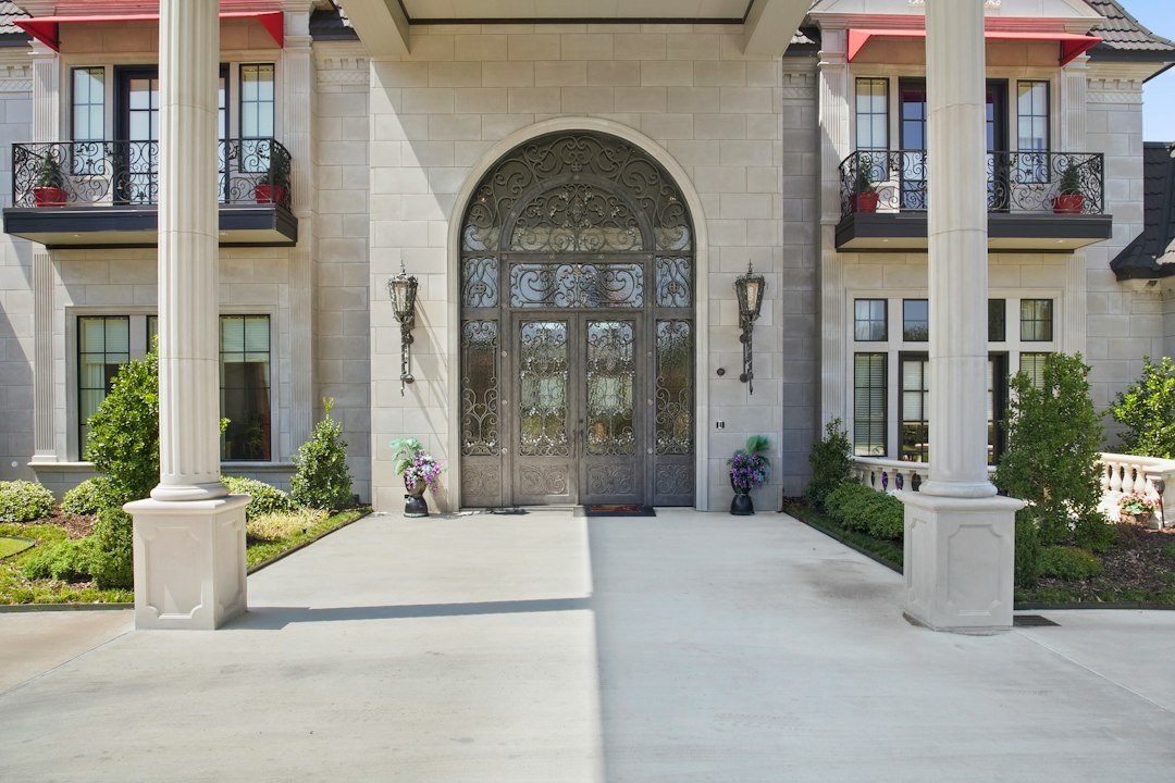 Neutral home entrance with a doormat in warm natural tones